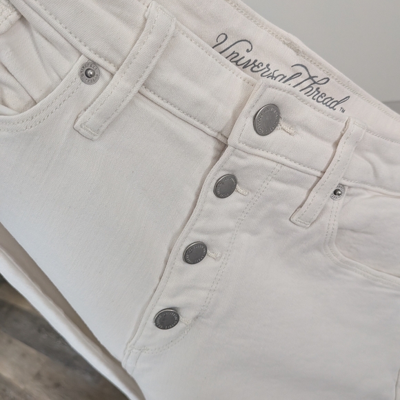 Universal Thread Women's White Skinny High-Rise Button-Fly Jeans - Picture 4 of 5